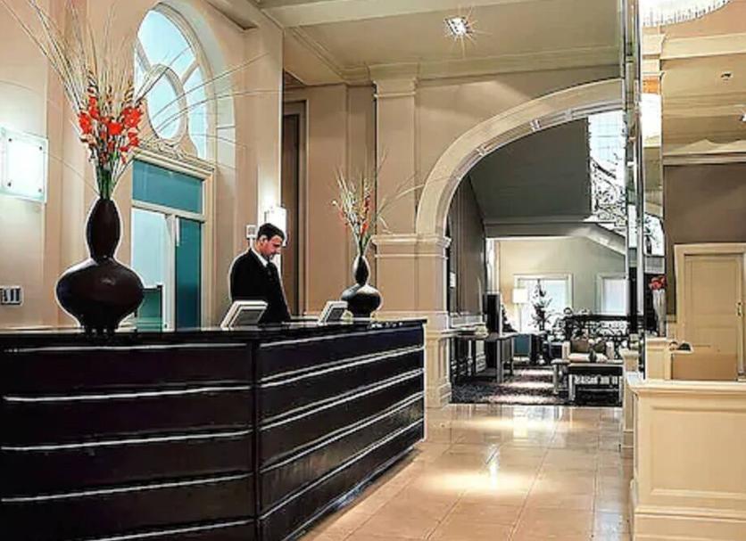 Front desk Photo