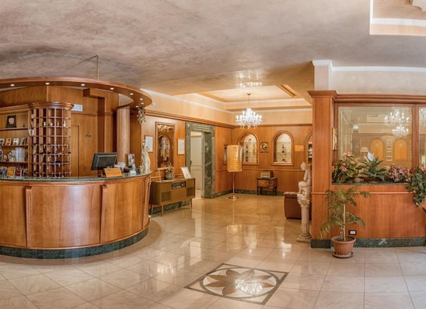 Front desk Photo