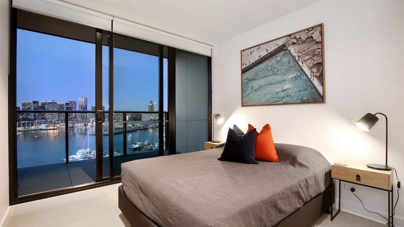 Orange Stay At Collins Wharf