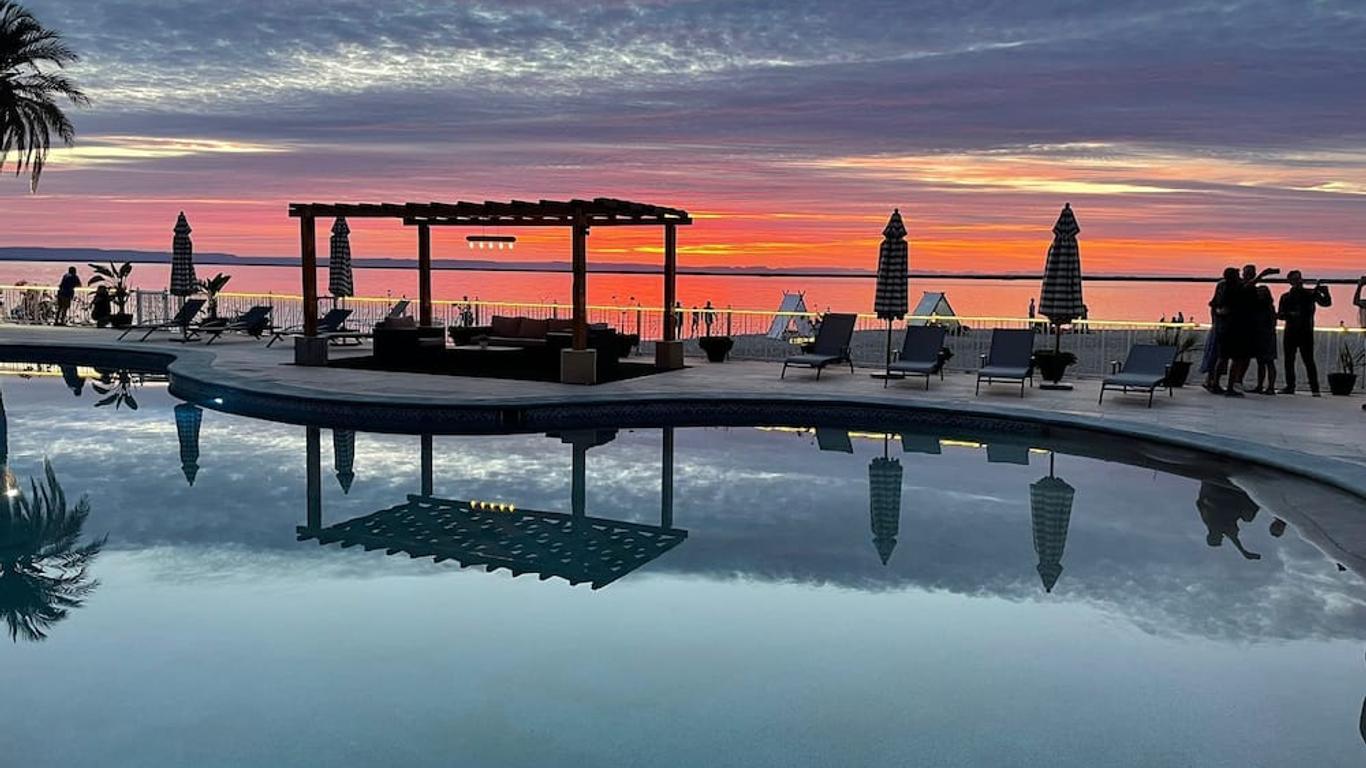 La Posada Hotel & Beach Club