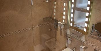 Langtrys - Blackpool - Bathroom
