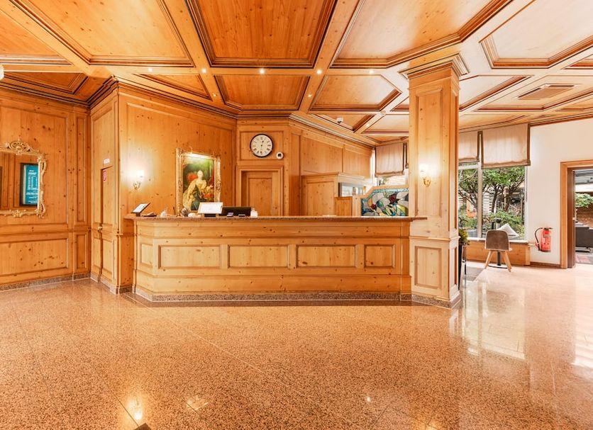 Front desk Photo