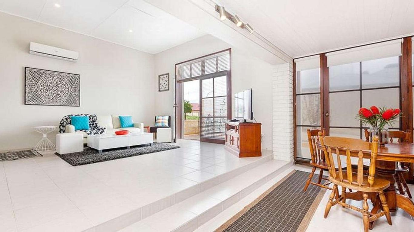 Fairway Manor Accommodation