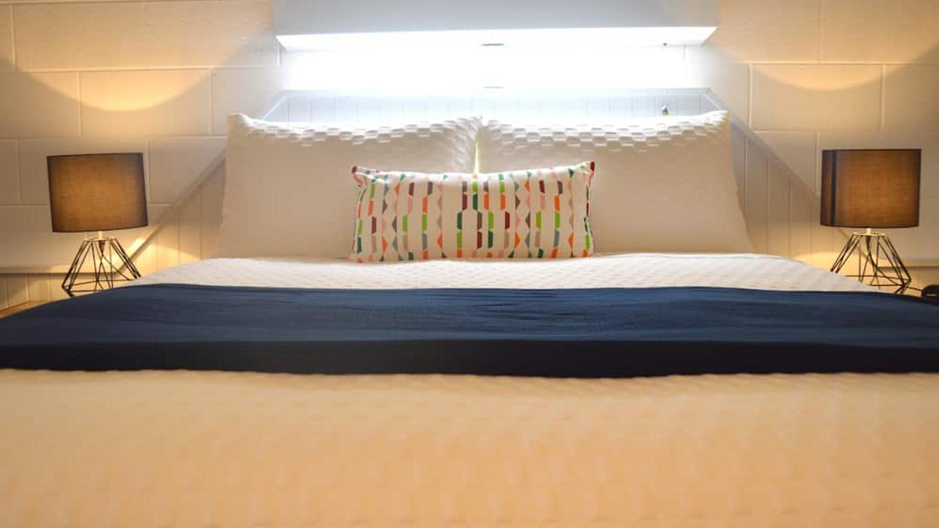 Penguin Seaside Motel