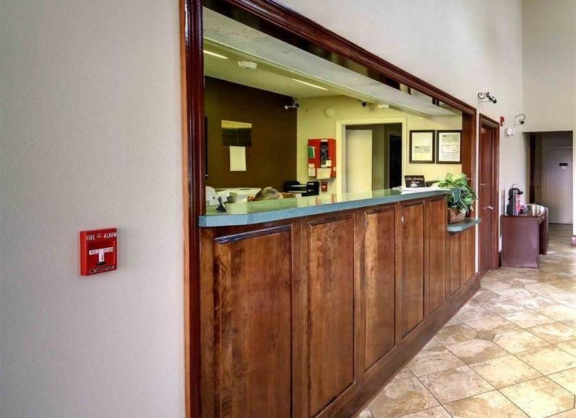 Front desk Photo