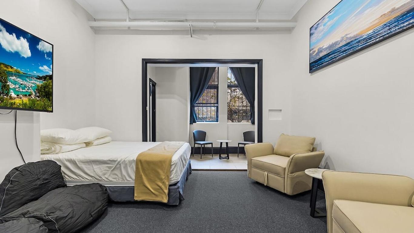 London Plane Backpackers