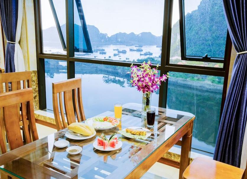 Dining room Photo