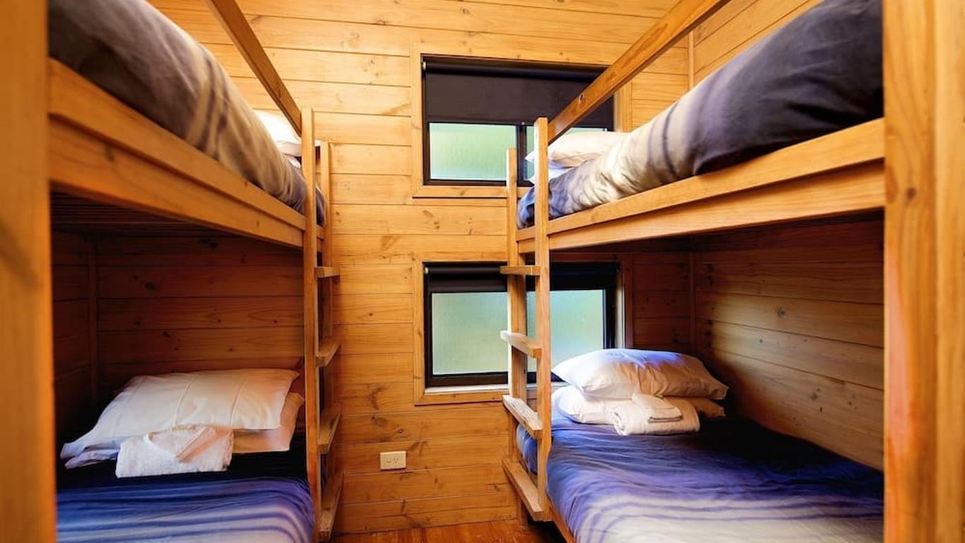 Lakes And Craters Holiday Park