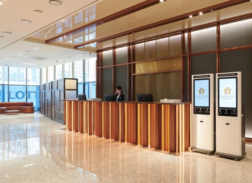 Front desk Photo