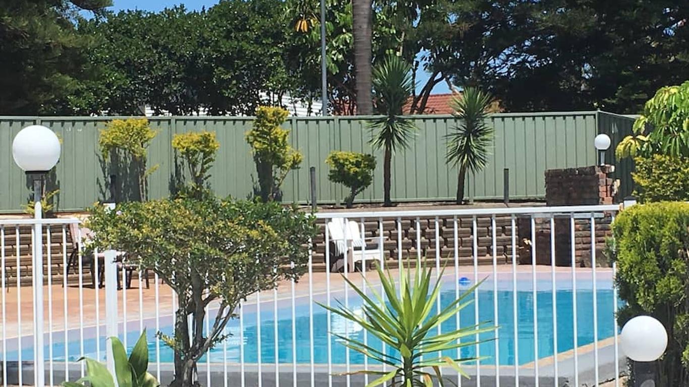 Belmont Palms Motel