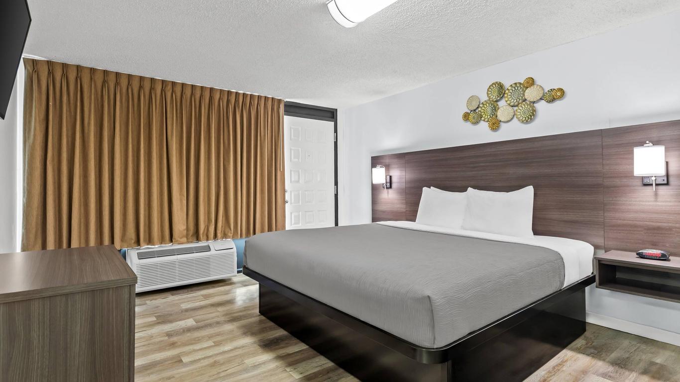 Quality Inn & Suites at Tropicana Field