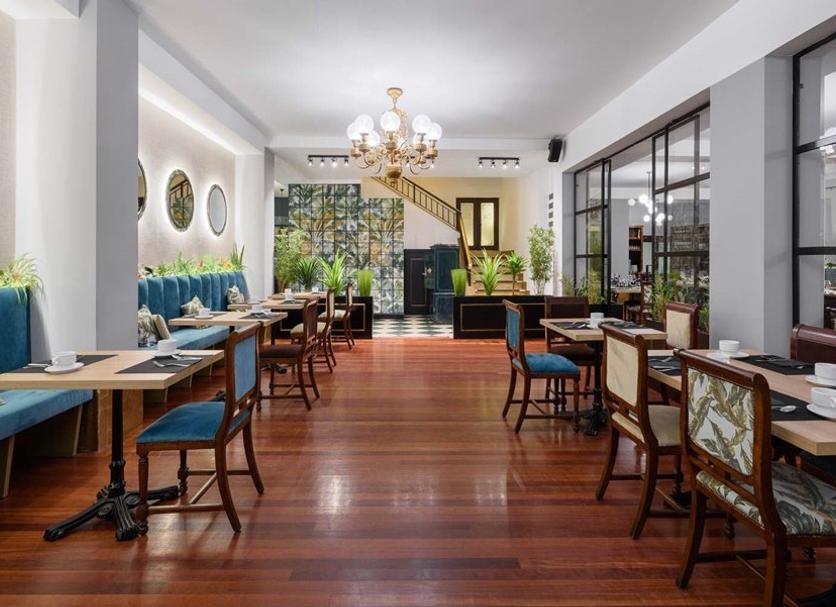 Restaurant Photo