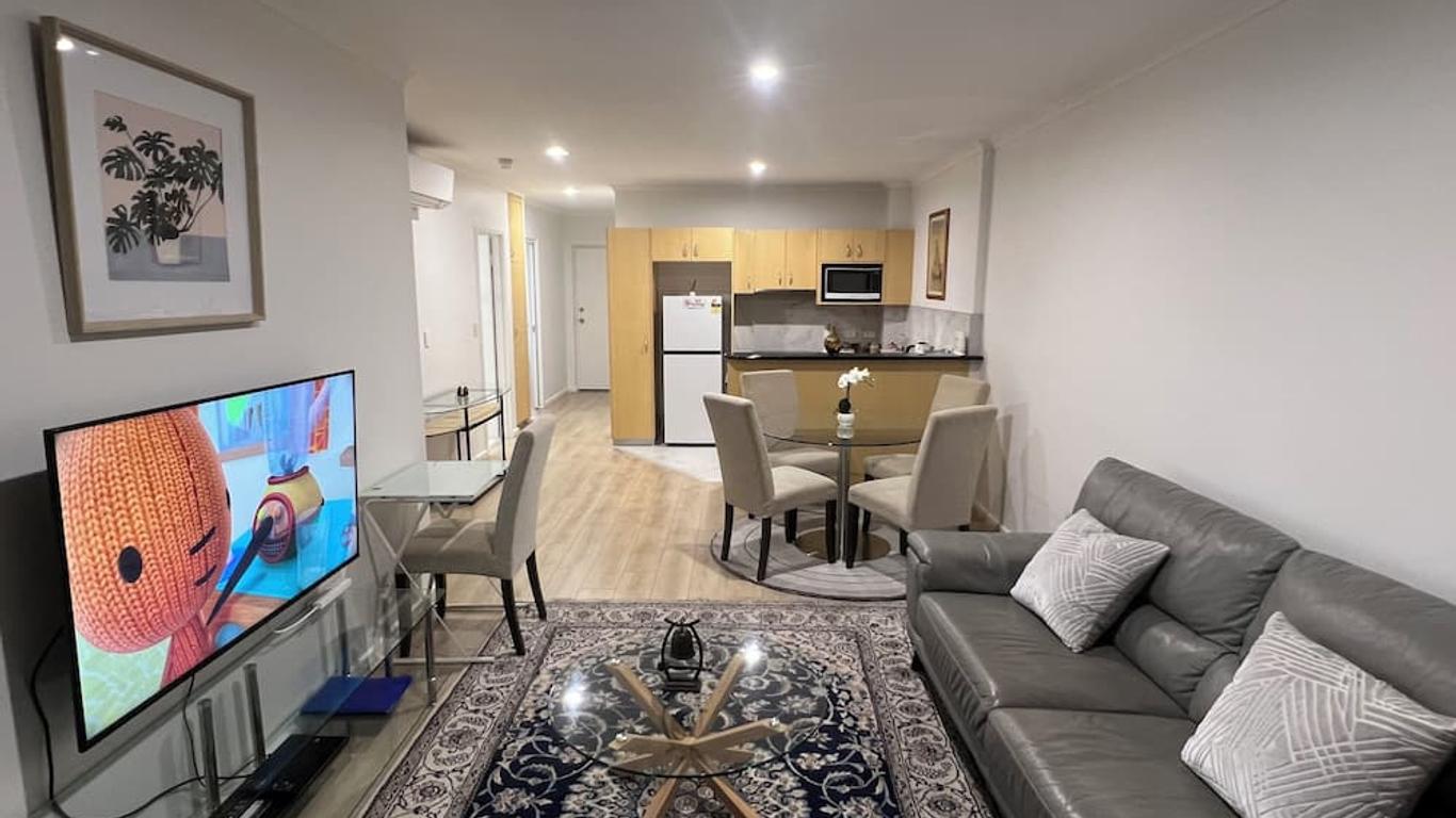 Adelaide Cbd Apartment - 3br, 2bath & Carpark