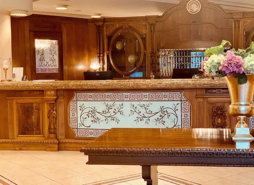 Front desk Photo