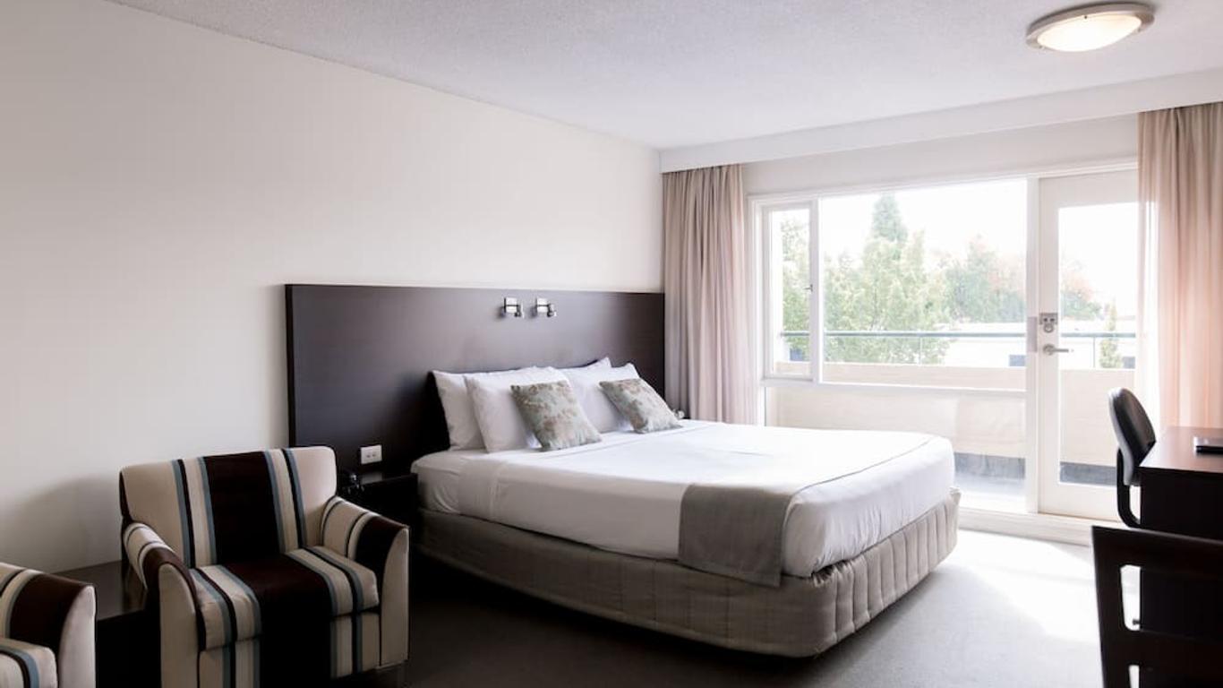 St Ives Apartments