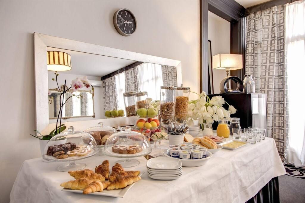 Buffet Photo