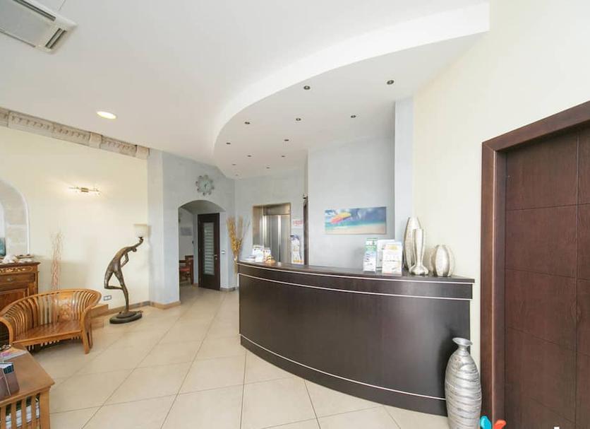 Front desk Photo