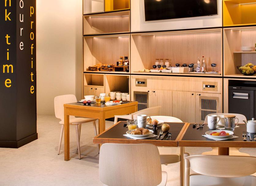 Dining room Photo