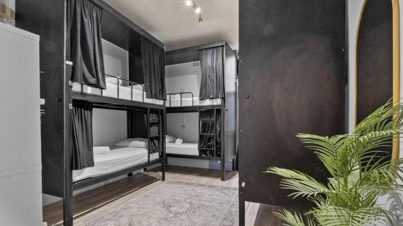 Azzurro Pod Hotel Darling Harbour- Near Icc