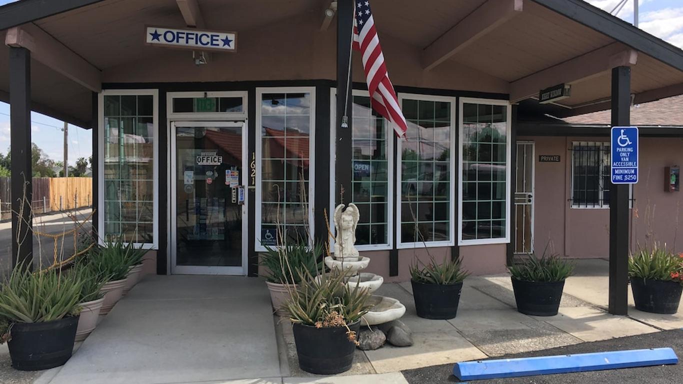 Maple Inn and Suites Los Banos