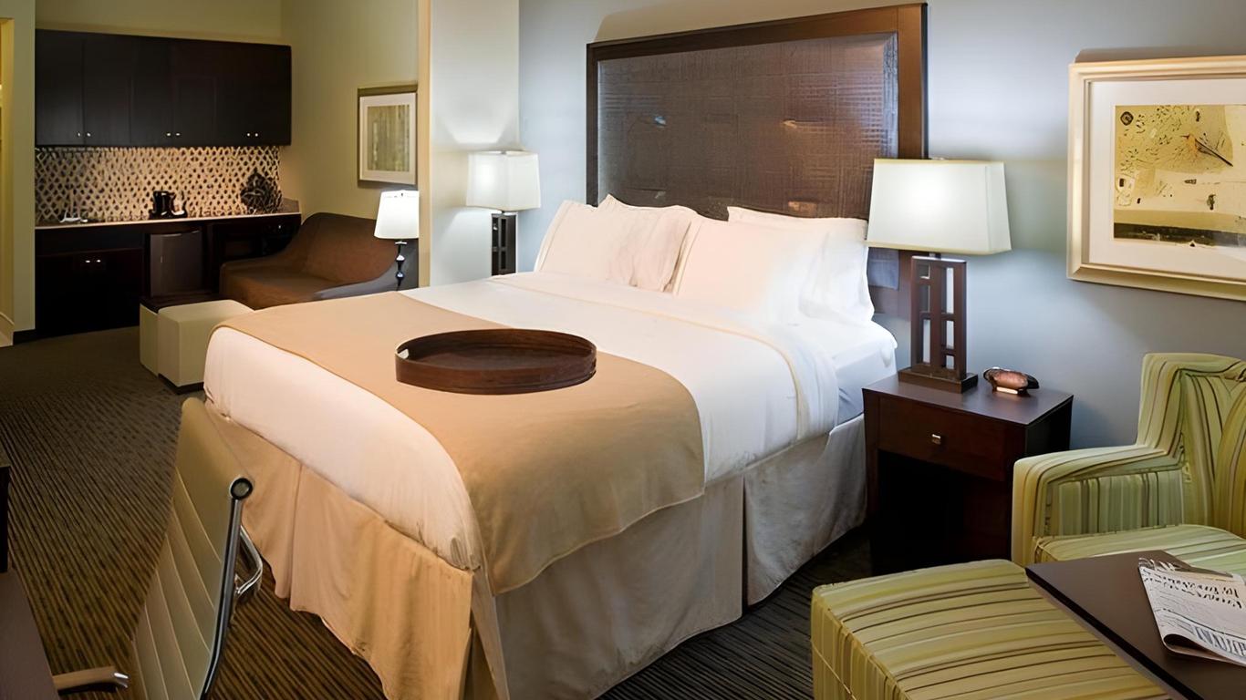 Holiday Inn Express & Suites Waycross
