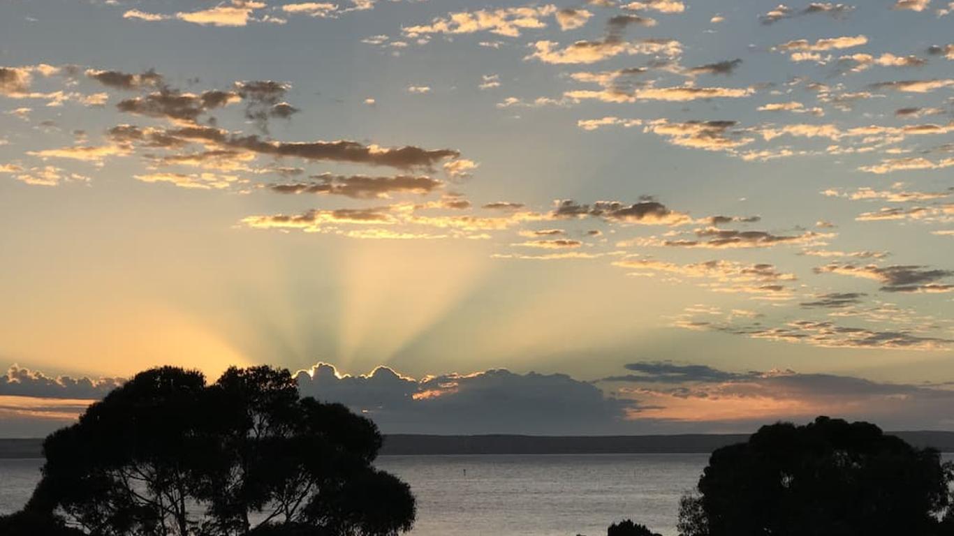Sunrise on Falie Seaview Eco Accommodation