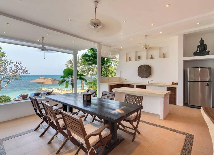 Dining room Photo