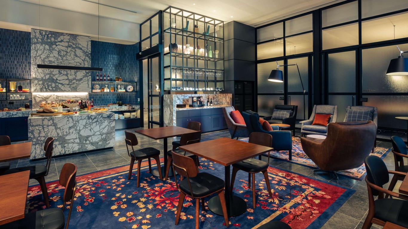 Next Hotel Melbourne, Curio Collection by Hilton