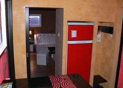 ApartHotel Dom - Odessa - Kitchen