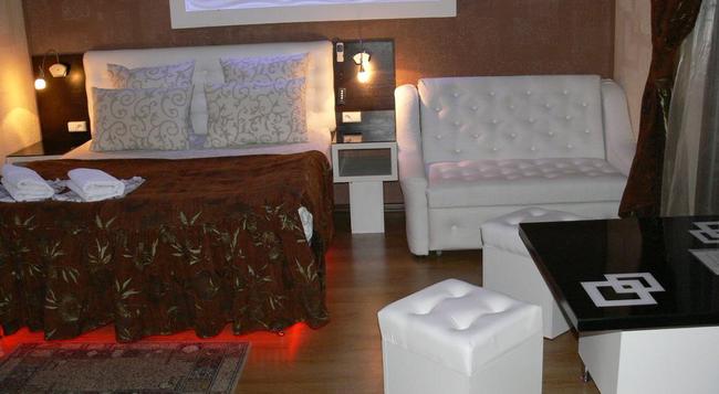 ApartHotel Dom - Odessa - Living room