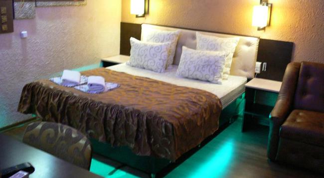 ApartHotel Dom - Odessa - Bedroom