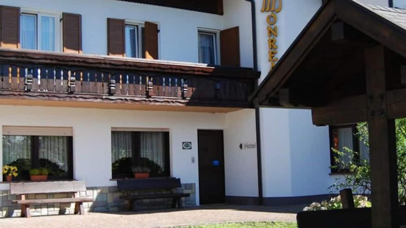 Hotel Monreal