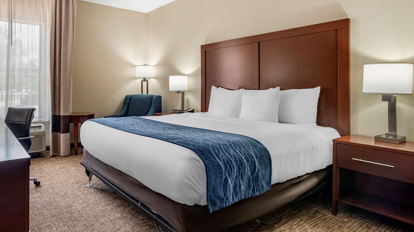 Comfort Inn and Suites Junction City - near Fort Riley