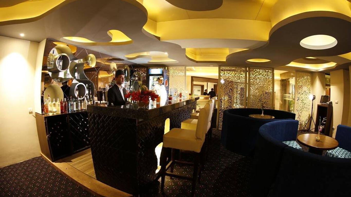 Platinum Hotel & Spa