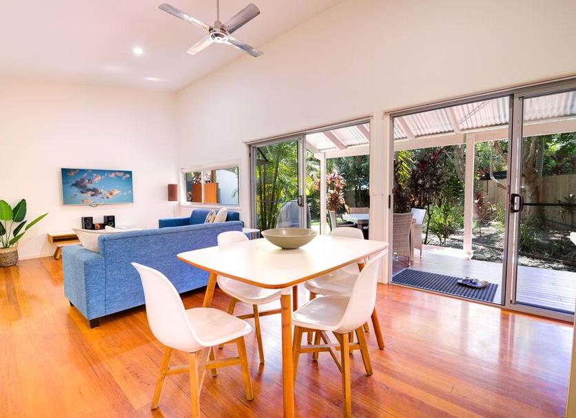 Dining room Photo