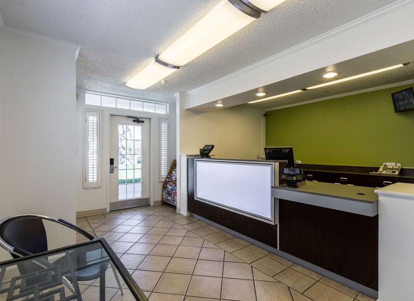 Front desk Photo