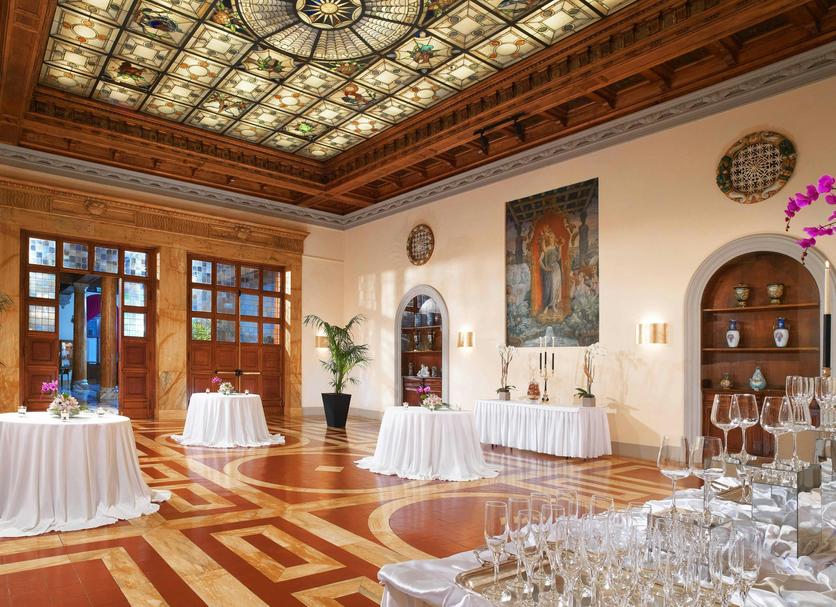 Banquet hall Photo
