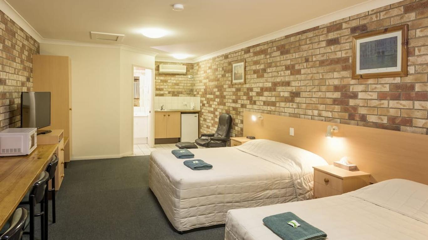 D'Aguilar Hotel Motel