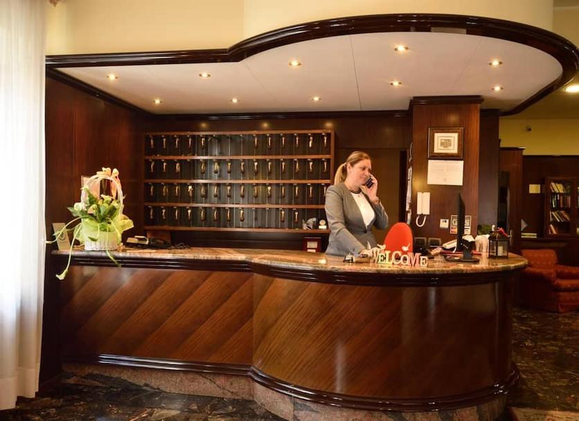 Front desk Photo