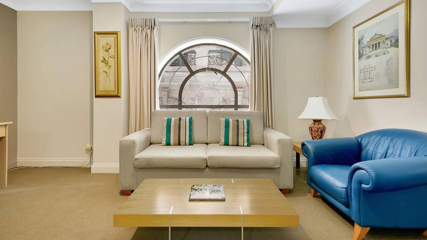 Manor Apartment Hotel