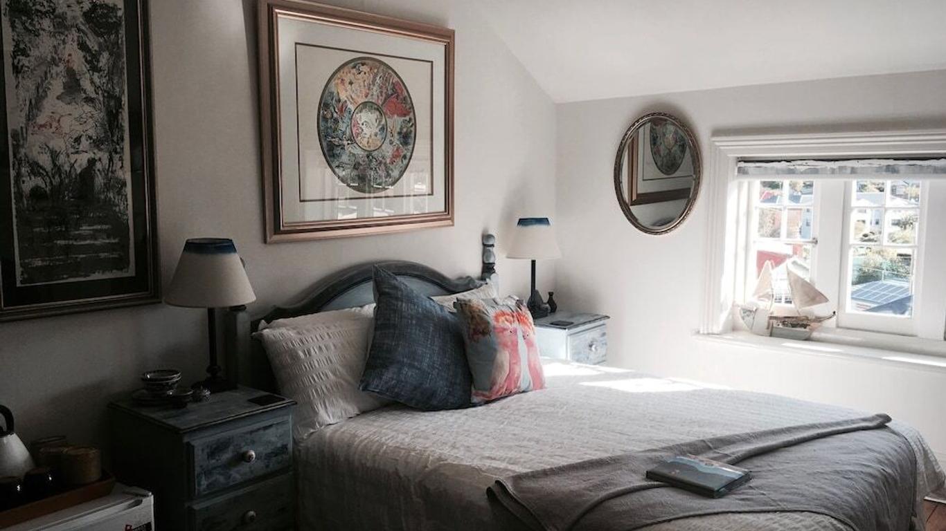 Assemblage Boutique Art B & B