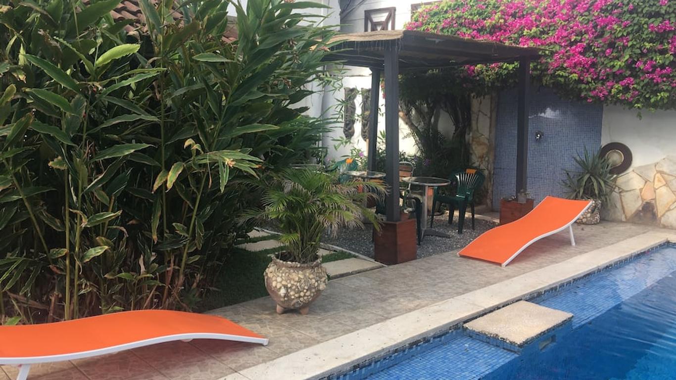 La Paradise Inn