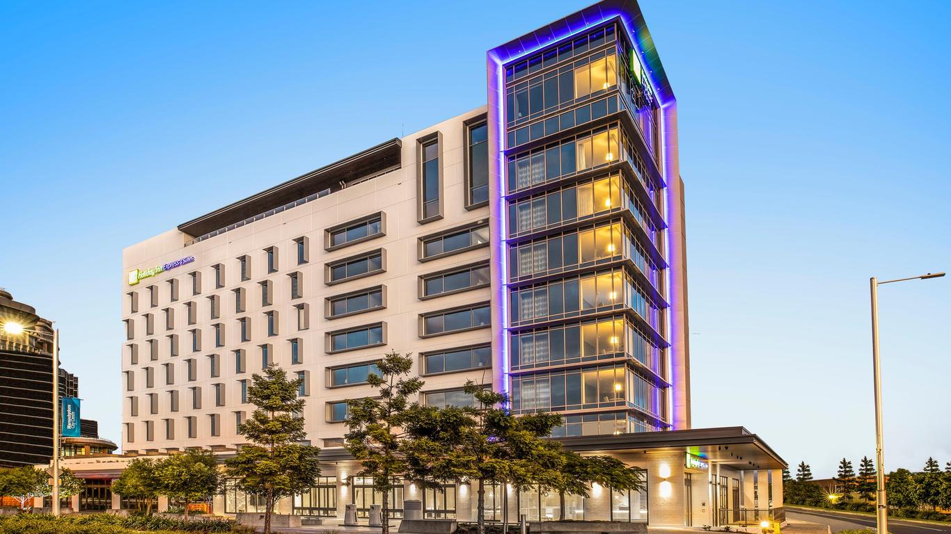 Holiday Inn Express & Suites Sunshine Coast, An IHG Hotel