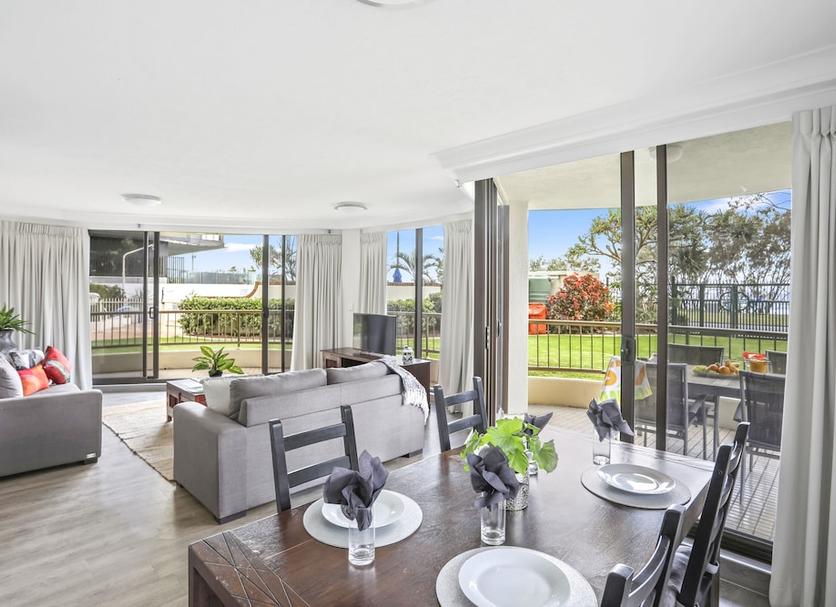 Dining room Photo
