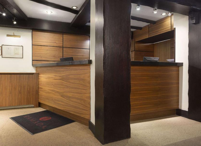 Front desk Photo