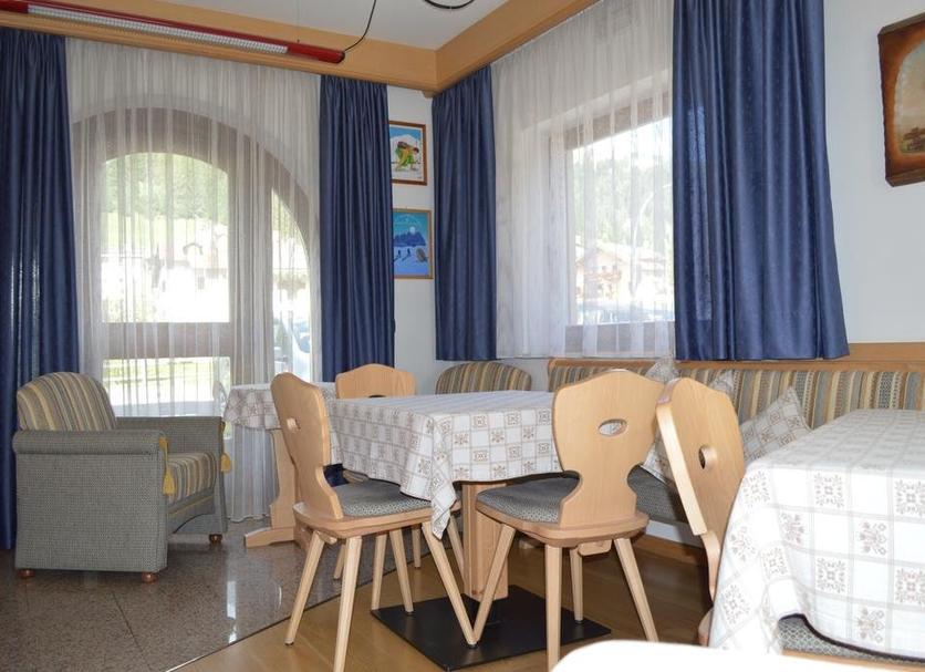 Dining room Photo