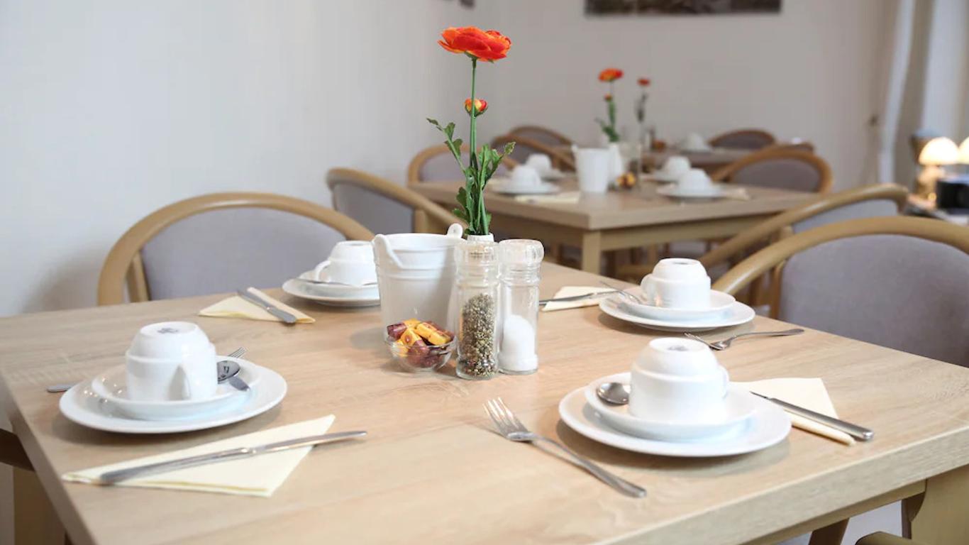 Hotel Pilar Garni