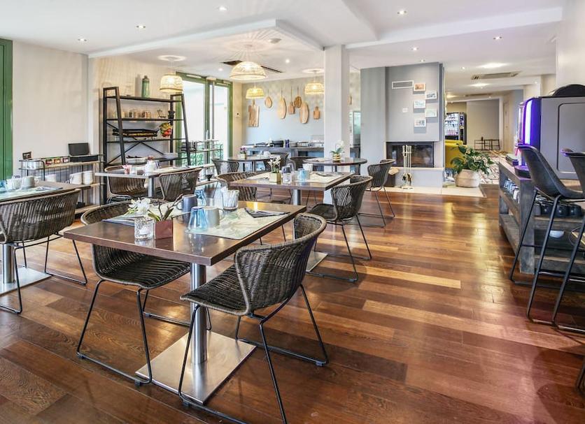 Restaurant Photo