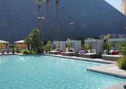 Luxor Hotel and Casino - Las Vegas - Pool