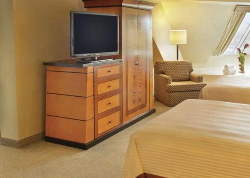 Luxor Hotel and Casino - Las Vegas - Bedroom